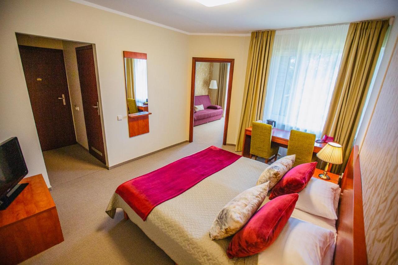 Zuvedra Hotel Игналина Екстериор снимка