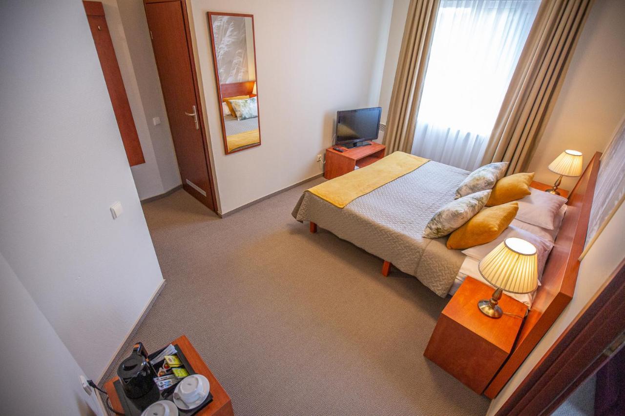 Zuvedra Hotel Игналина Екстериор снимка