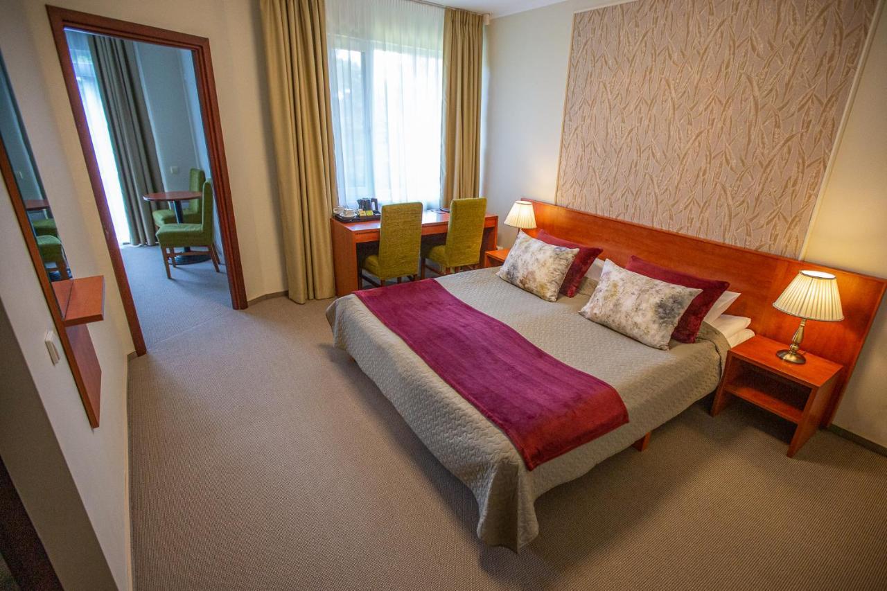 Zuvedra Hotel Игналина Екстериор снимка